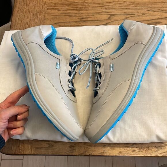 SAS STYLE SPORTY SILVER SNEAKERS.  NEW. - Picture 3 of 10